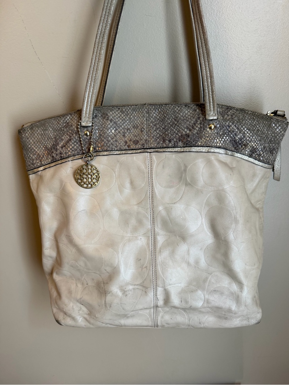 COACH LAURA EMBOSSED SIGNATURE TOTE F19696 Cream Purple Liner *thrashed*